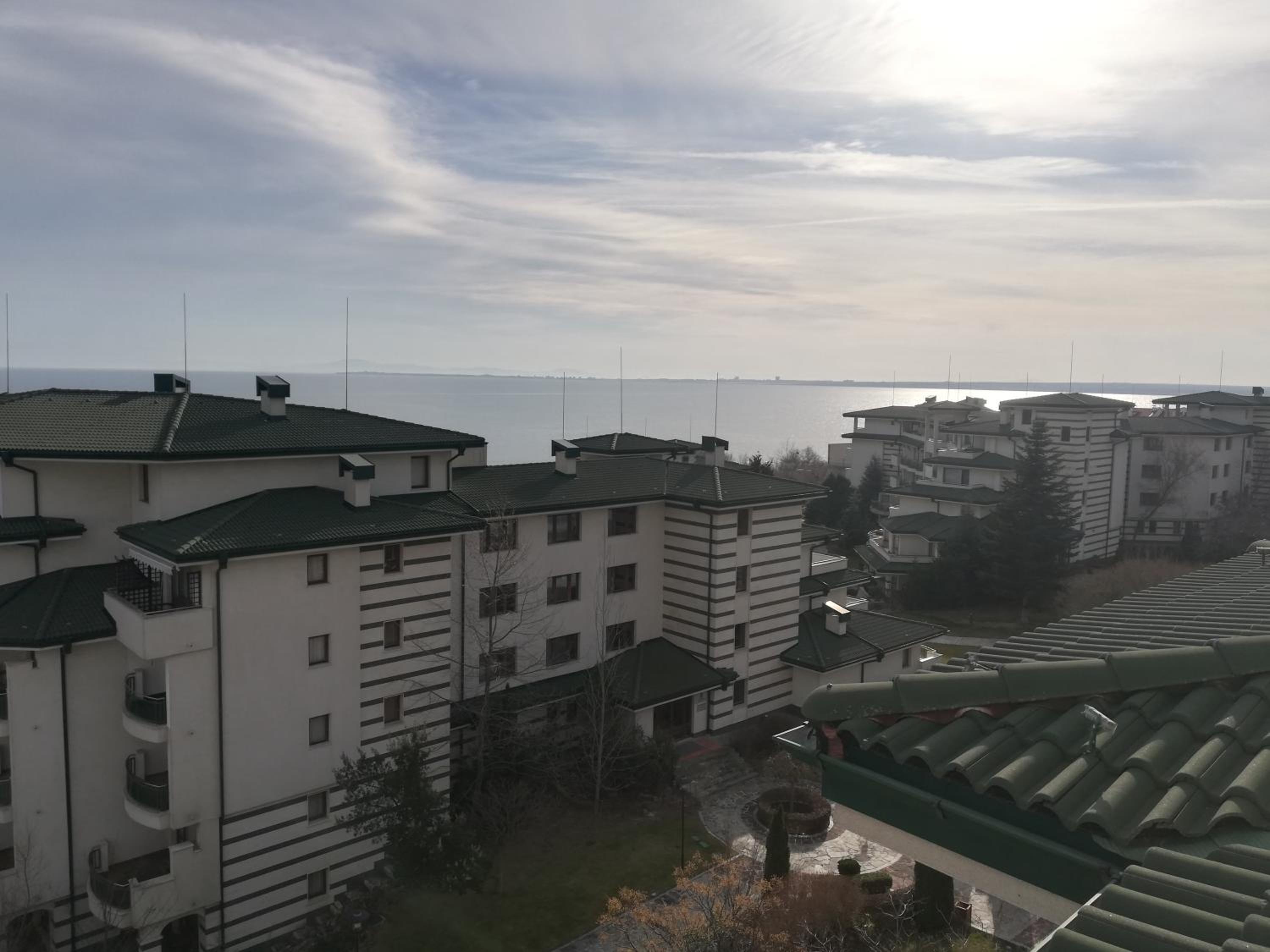 Hotel СПА Апартаменти за ГОСТИ Затворен комплекс ЕМЕРАЛД - Image 1