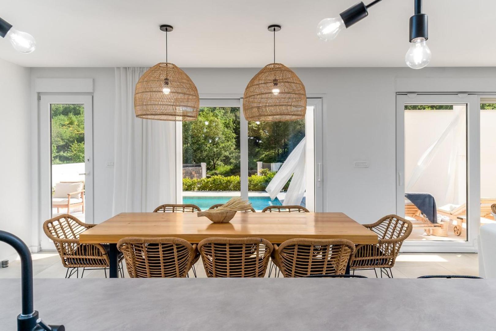 Villa Zen with 4 bedrooms, private 32 sqm pool, summer kitchen, 7 km from the beach view 3