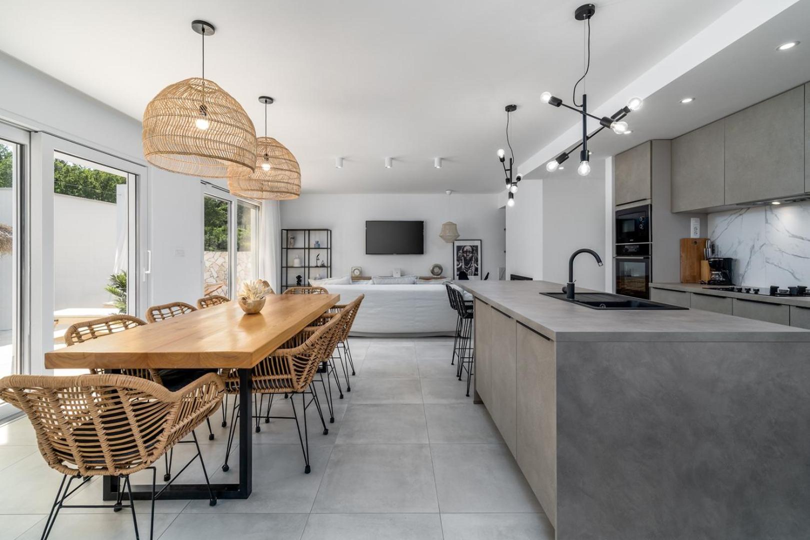 Villa Zen with 4 bedrooms, private 32 sqm pool, summer kitchen, 7 km from the beach view 4