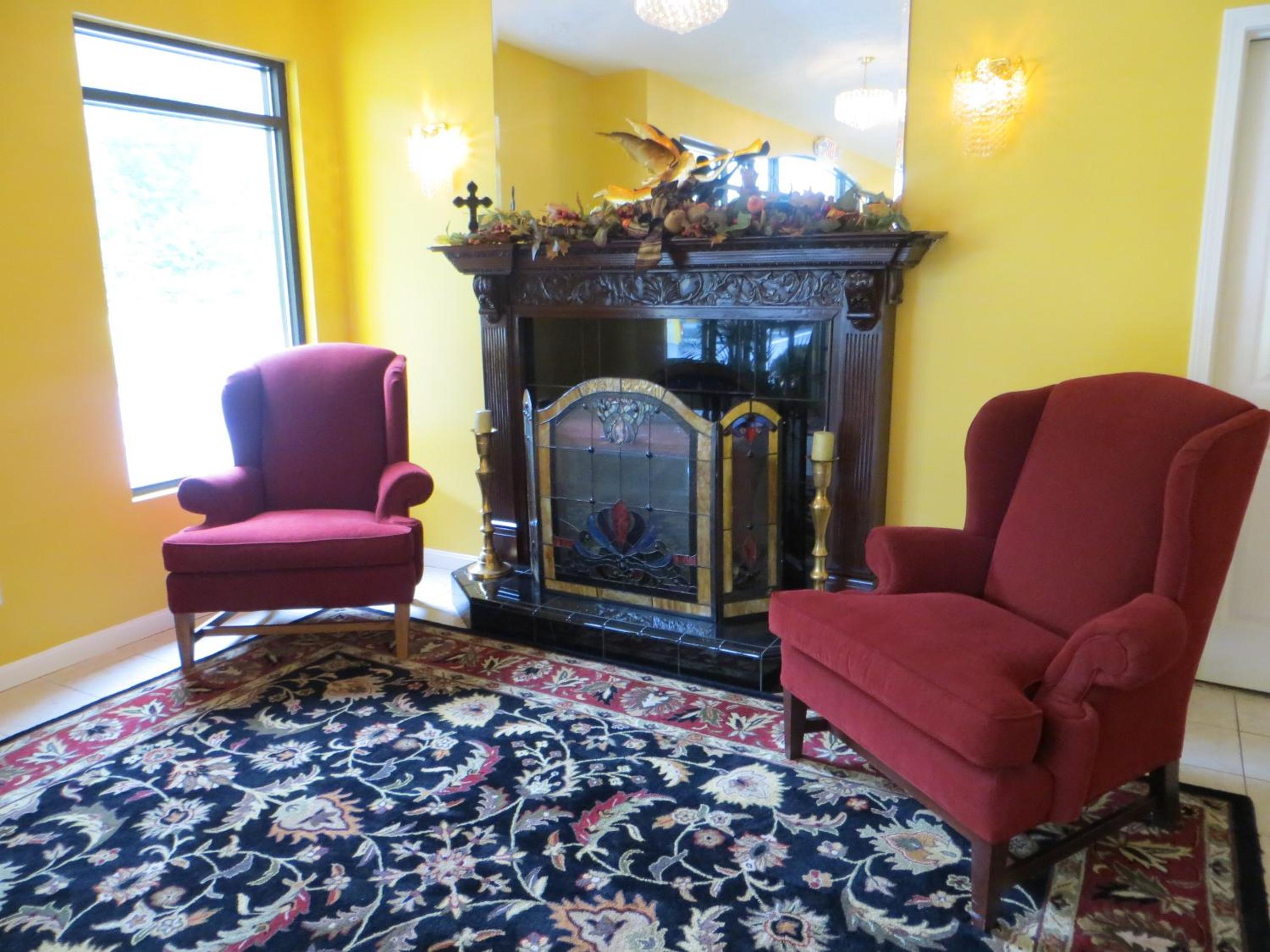 Golden Manor Inn & Suites