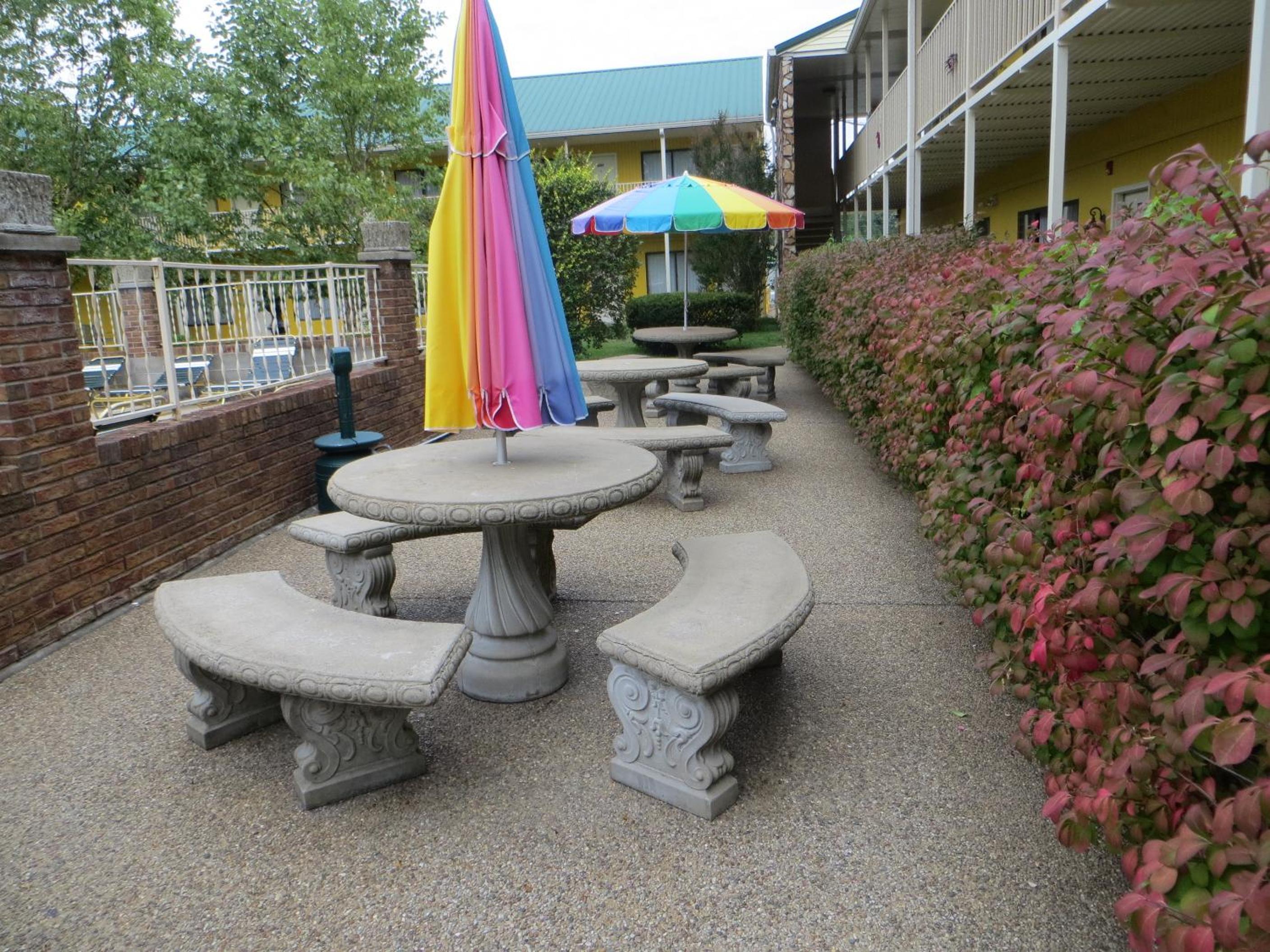 Golden Manor Inn & Suites