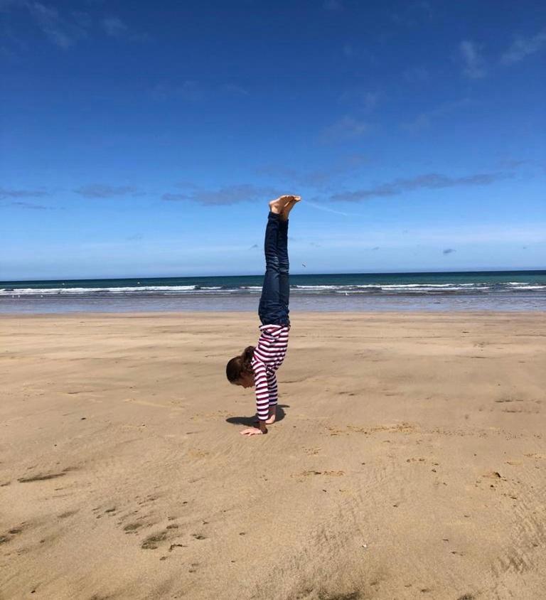 La plage au bout du jardin / Sword Beach cottage