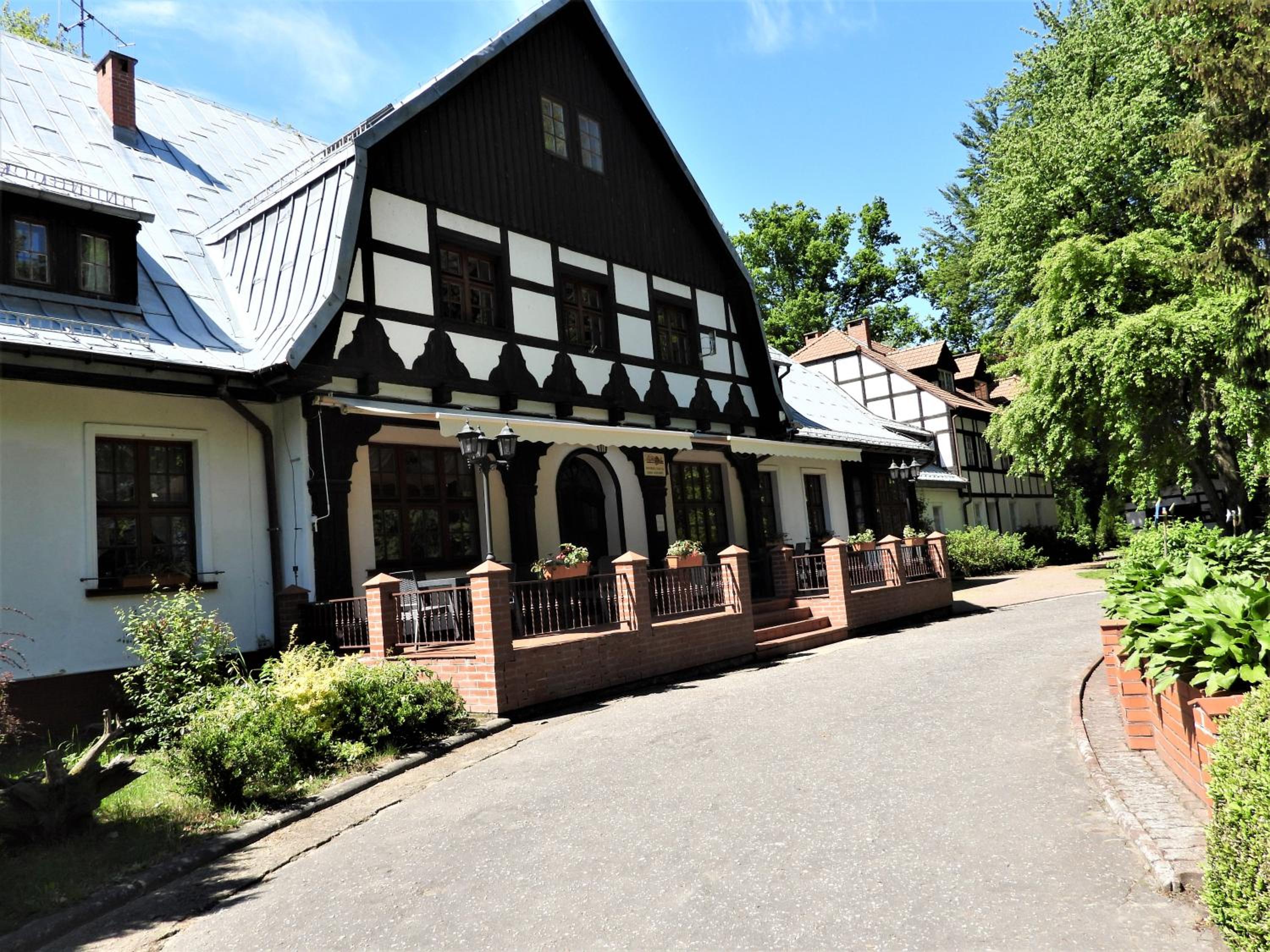 Dworek Osiecki view 3
