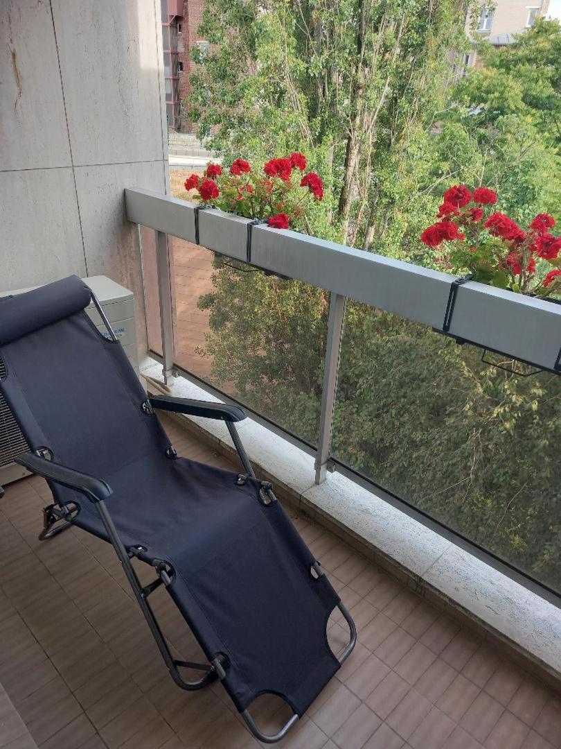 Parisian Sparkle Retreat, 150m from American Hospital