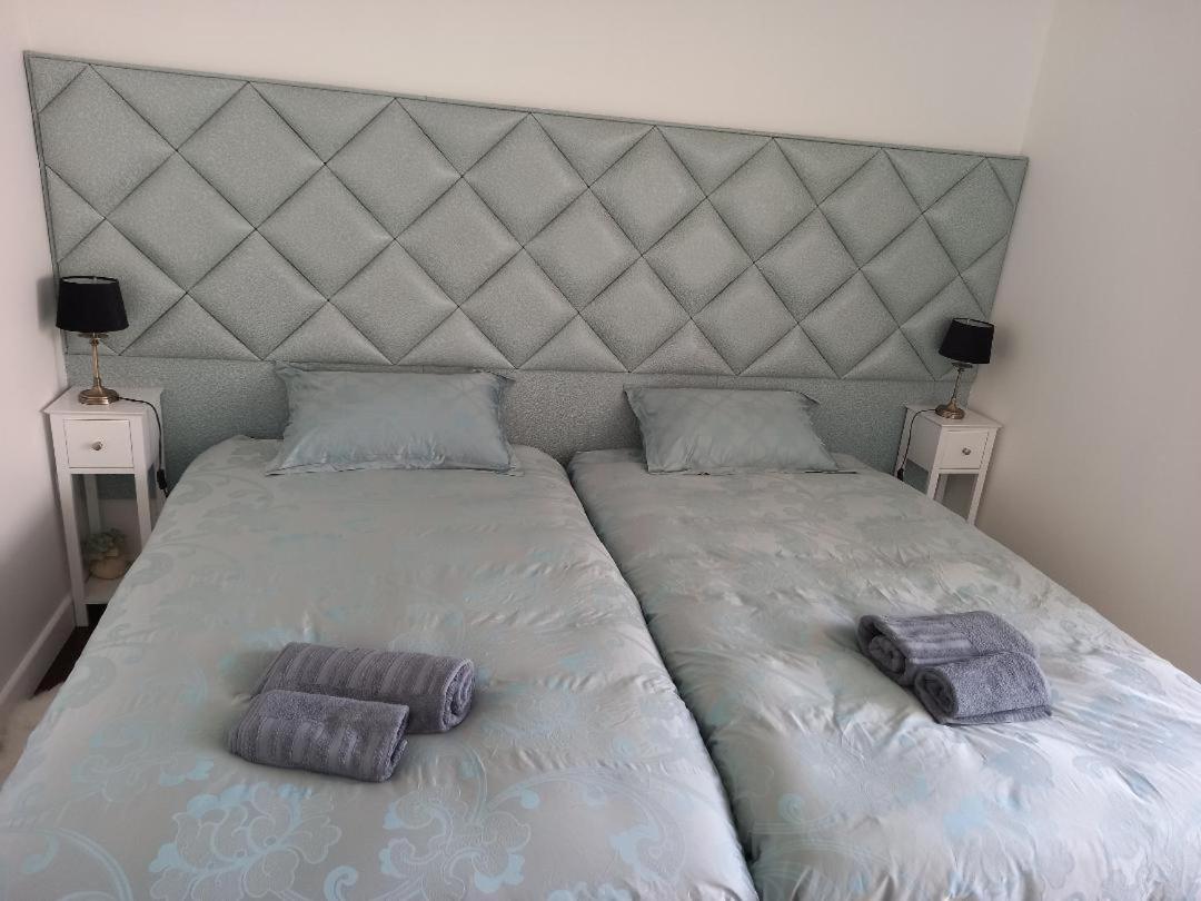 Parisian Sparkle Retreat, 150m from American Hospital