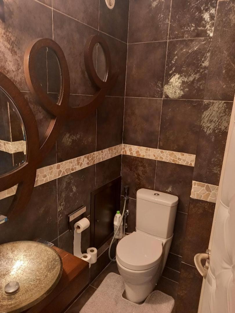 Parisian Sparkle Retreat, 150m from American Hospital