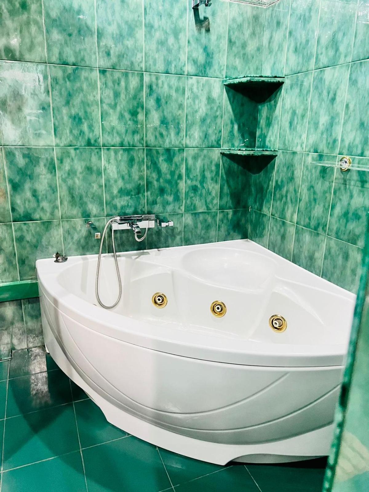 SPACIOUS Apt in Yerevan with JACUZZI Near Opera