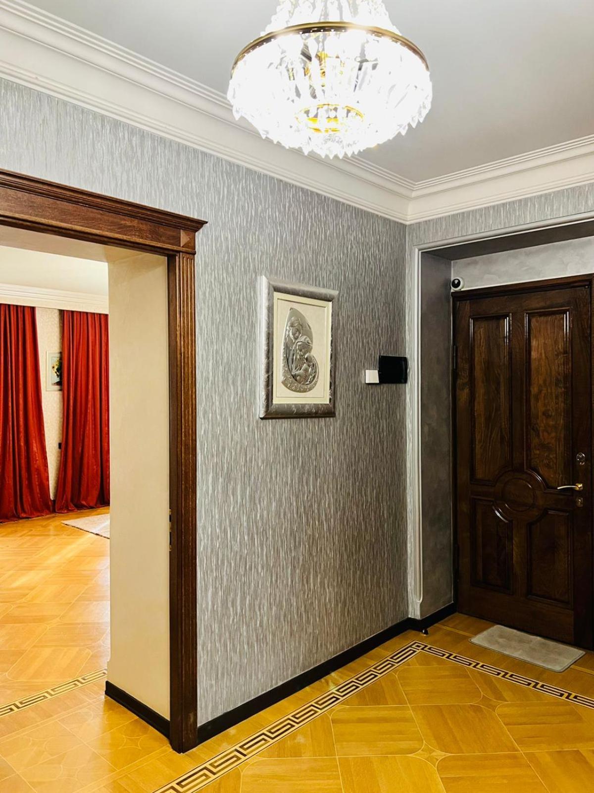 SPACIOUS Apt in Yerevan with JACUZZI Near Opera