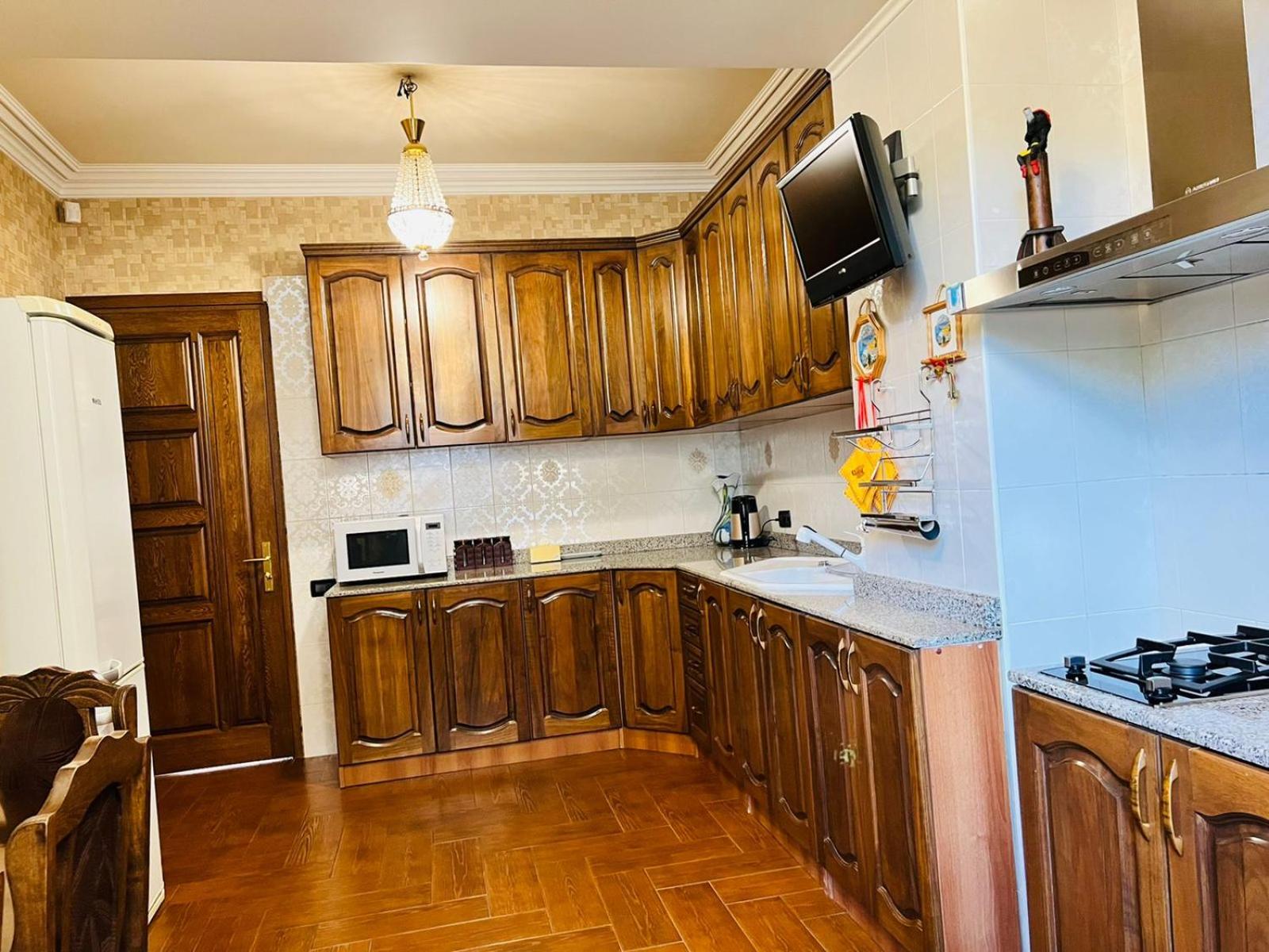 SPACIOUS Apt in Yerevan with JACUZZI Near Opera