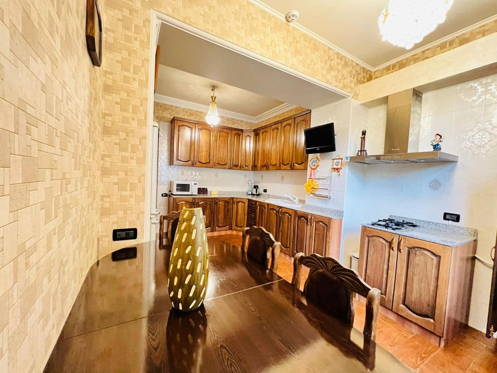 SPACIOUS Apt in Yerevan with JACUZZI Near Opera