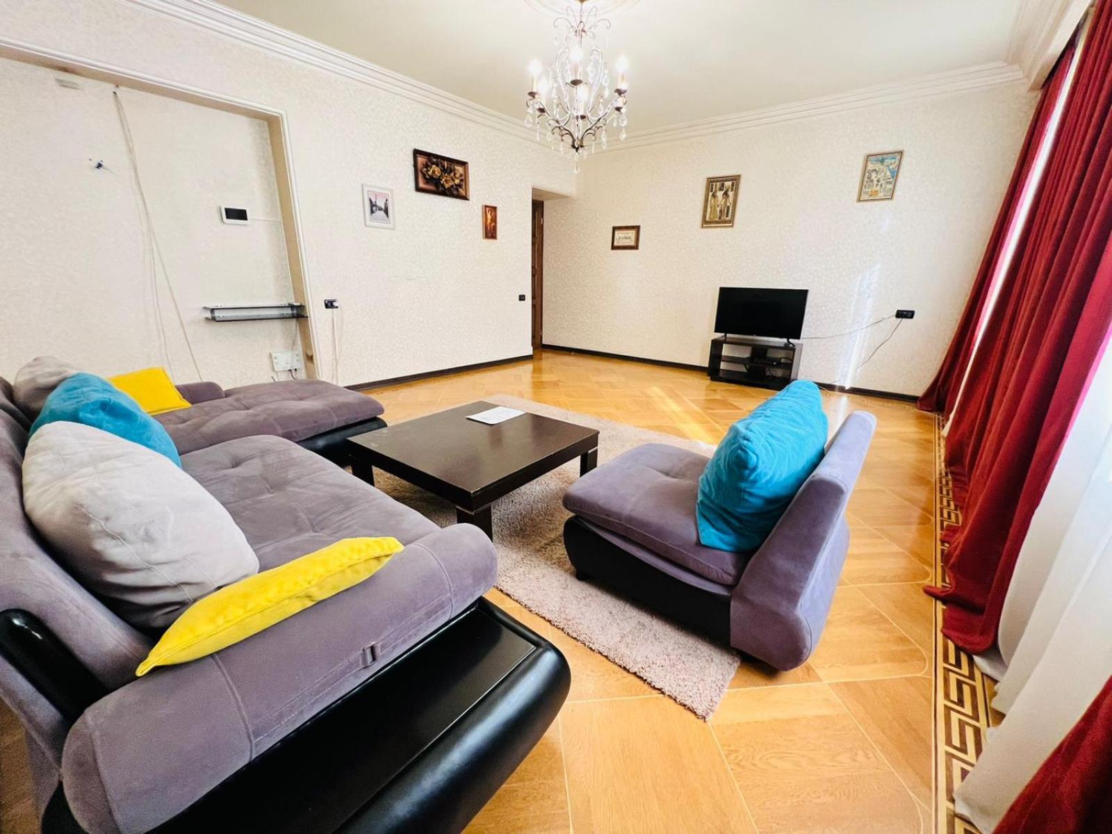 SPACIOUS Apt in Yerevan with JACUZZI Near Opera