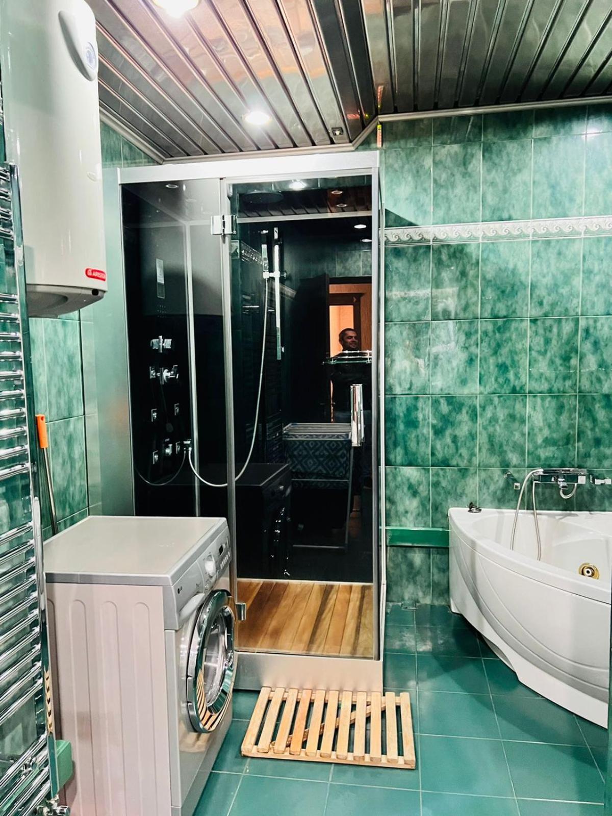 SPACIOUS Apt in Yerevan with JACUZZI Near Opera