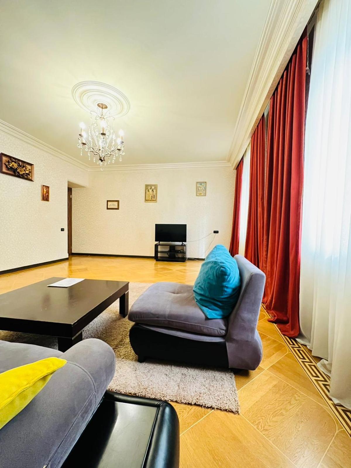 SPACIOUS Apt in Yerevan with JACUZZI Near Opera