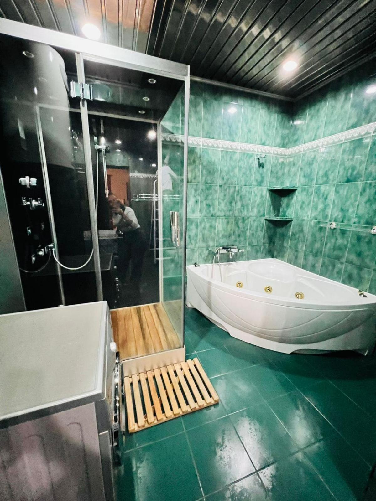 SPACIOUS Apt in Yerevan with JACUZZI Near Opera