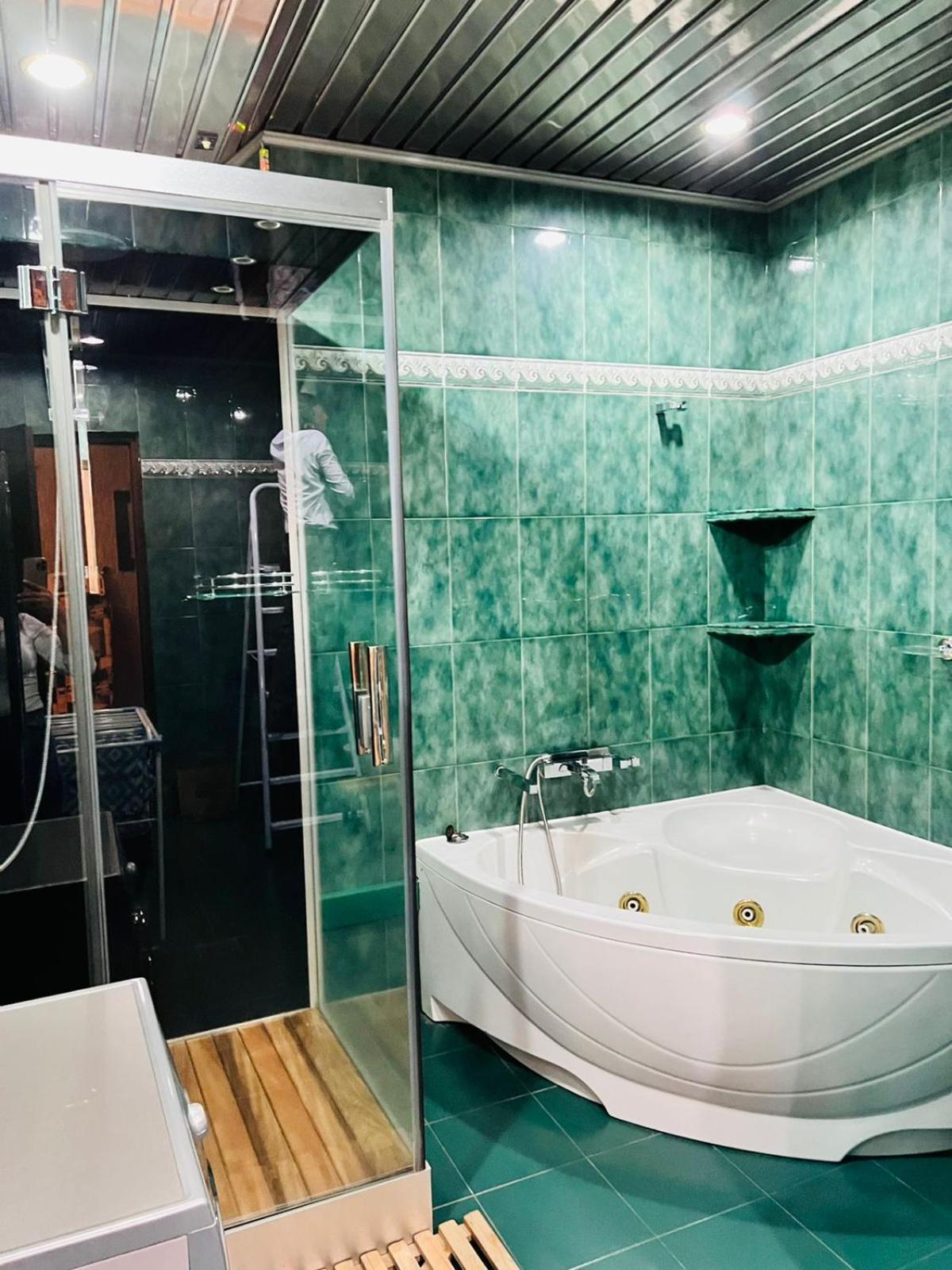 SPACIOUS Apt in Yerevan with JACUZZI Near Opera