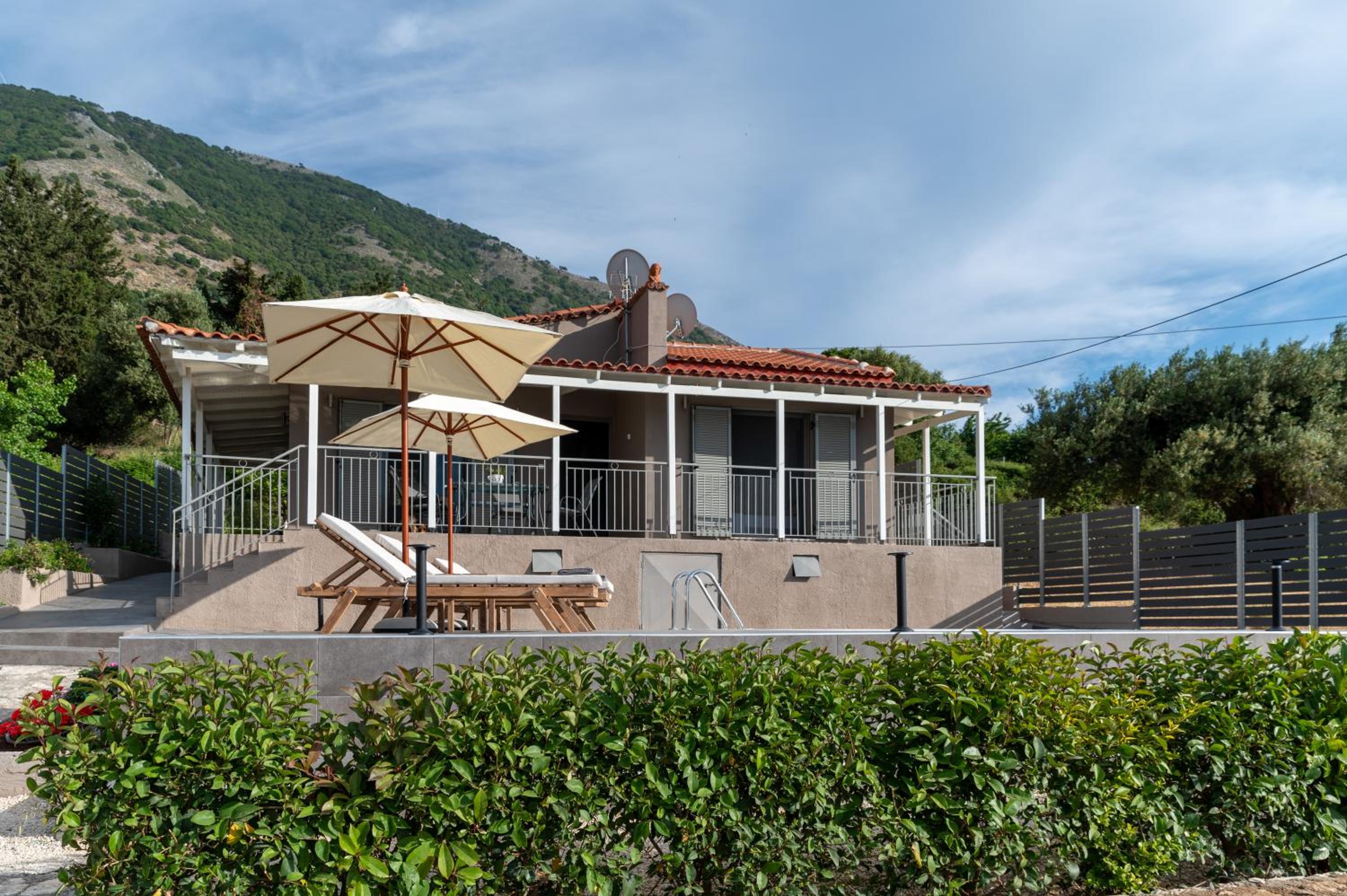 Hotel Villa Athina - Image 1