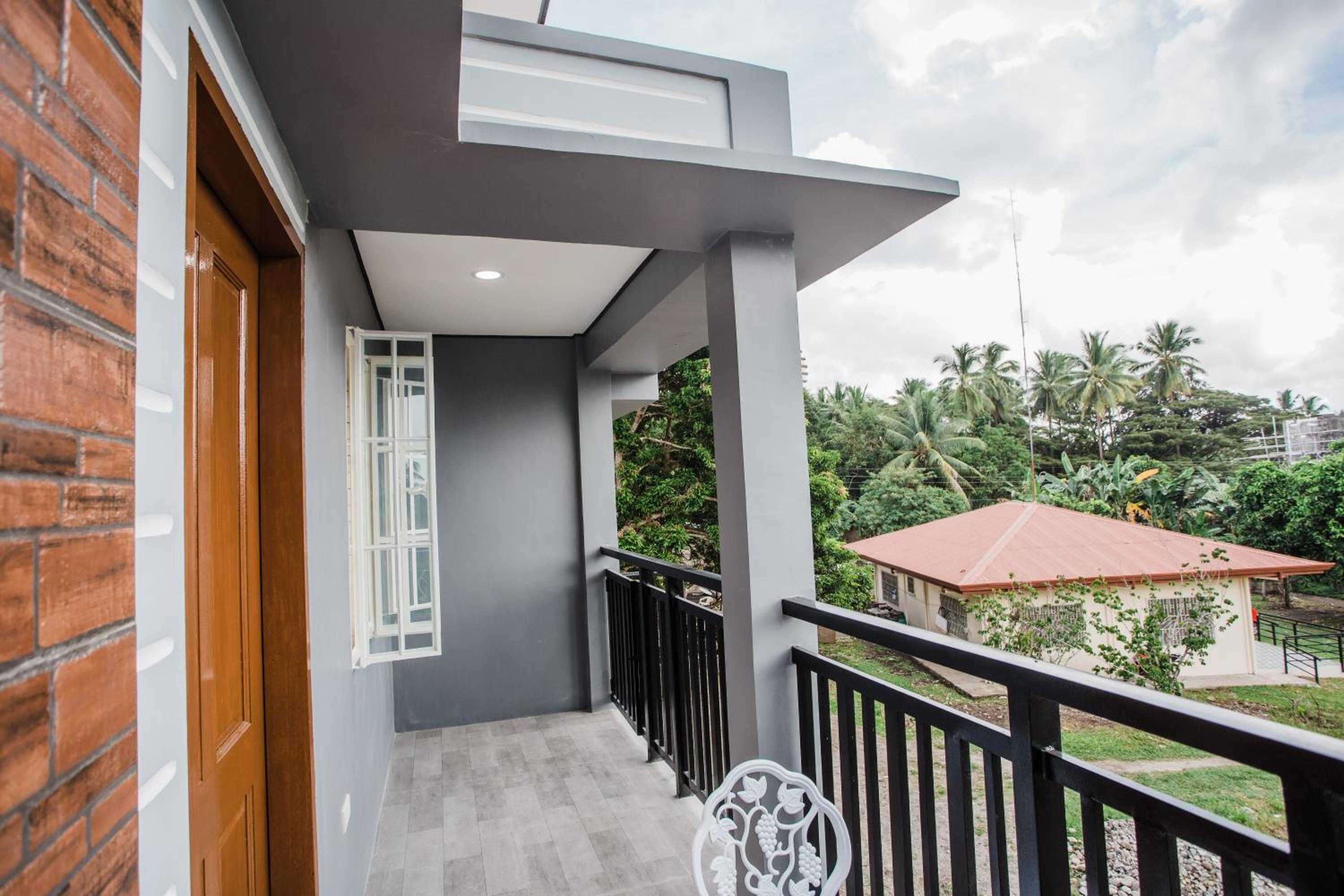 MAYA HOMES VALENCIA view 4
