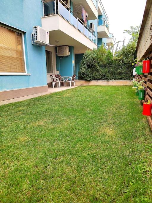 Apartment with private yard and BBQ