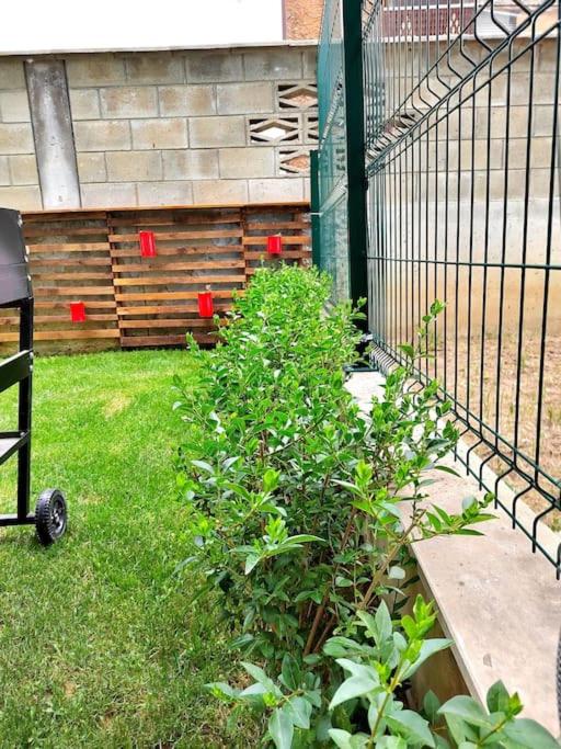 Apartment with private yard and BBQ