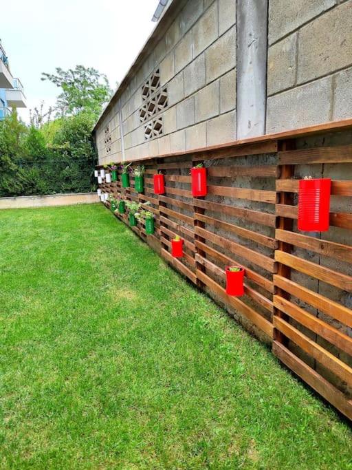Apartment with private yard and BBQ