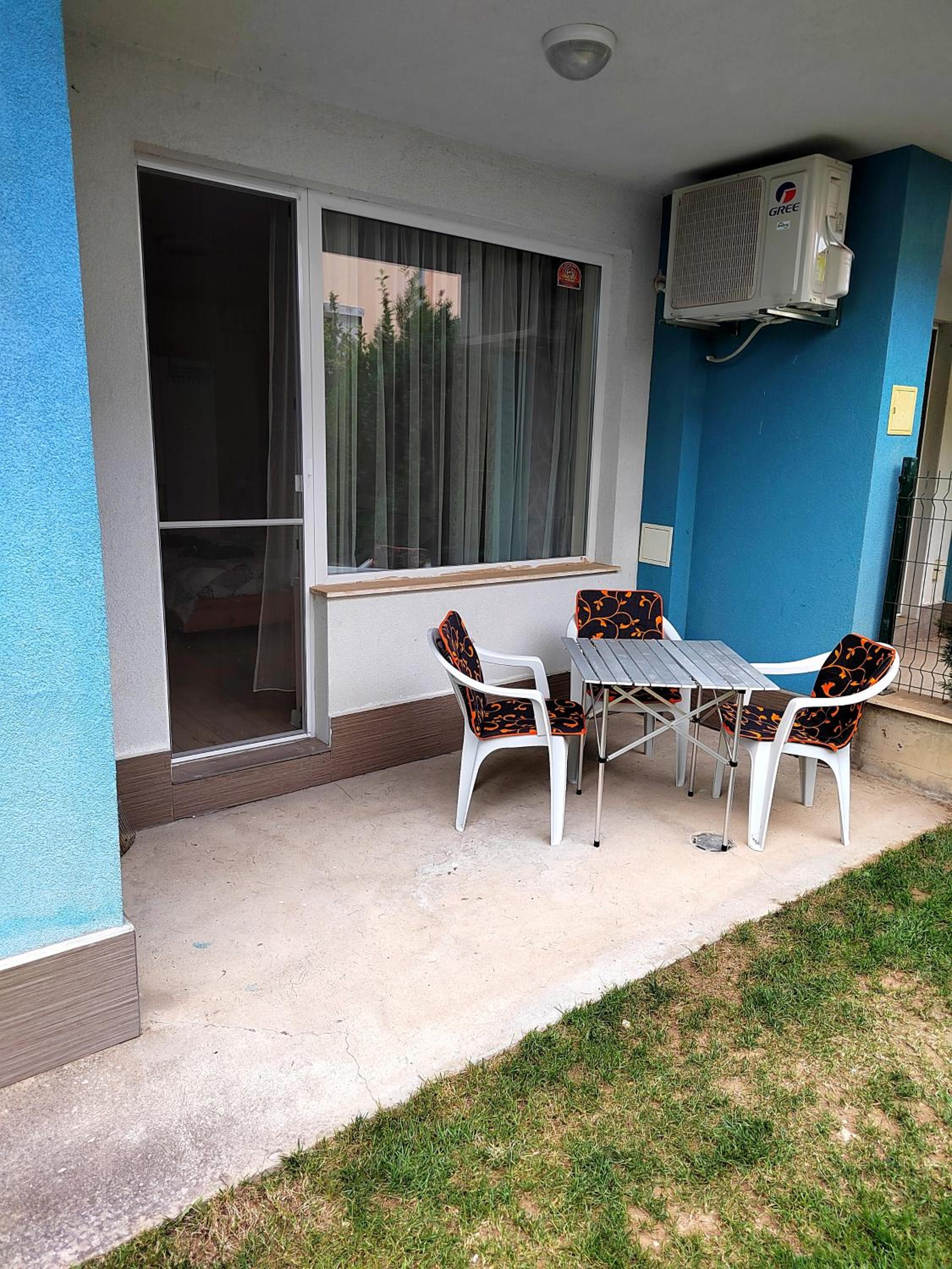 Apartment with private yard and BBQ