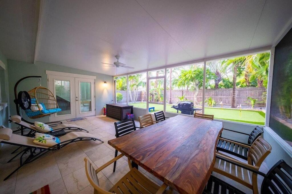 Beach house w/Putting Green/Game Rm/Rooftop Deck view 5
