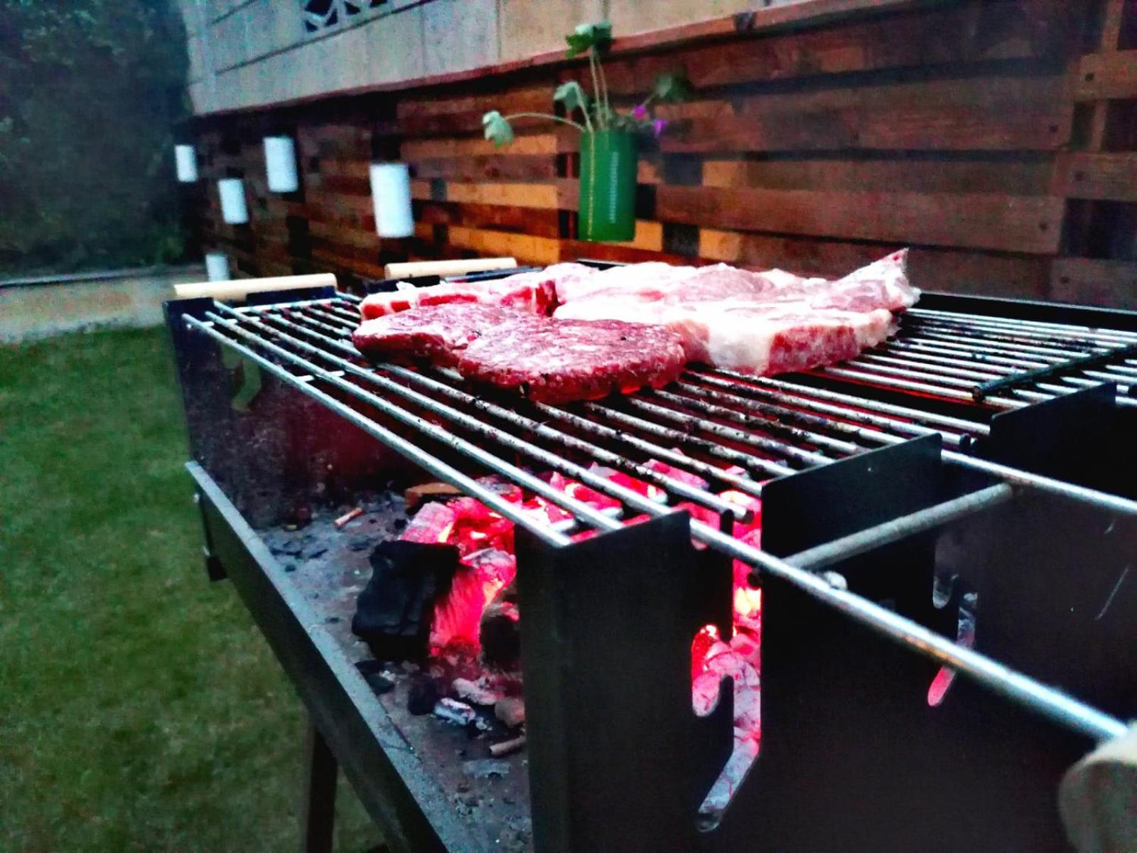 Apartment with private yard and BBQ