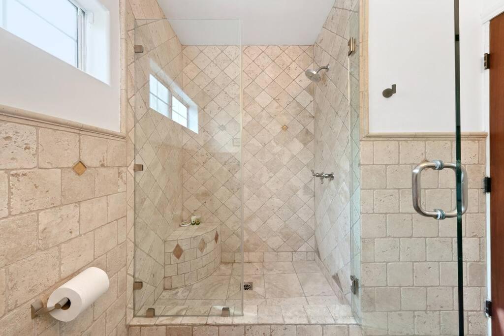 Beverly Grove Spanish Oasis with Pool and detached Guest House