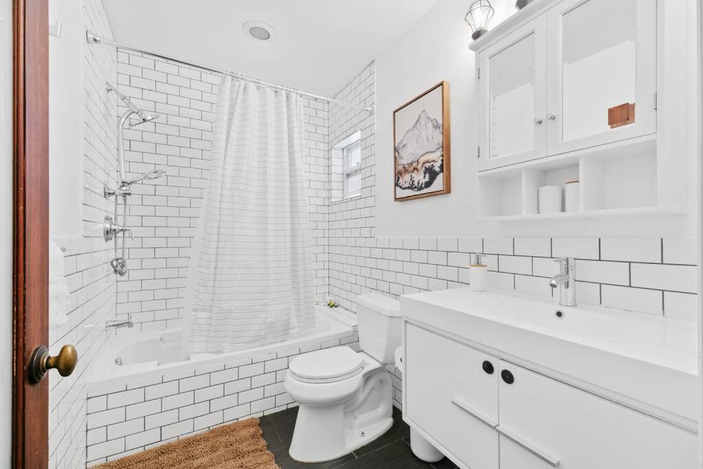 Beverly Grove Spanish Oasis with Pool and detached Guest House