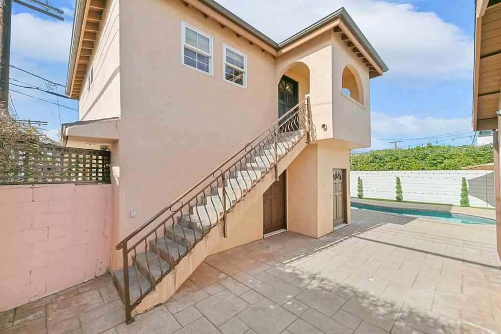Beverly Grove Spanish Oasis with Pool and detached Guest House
