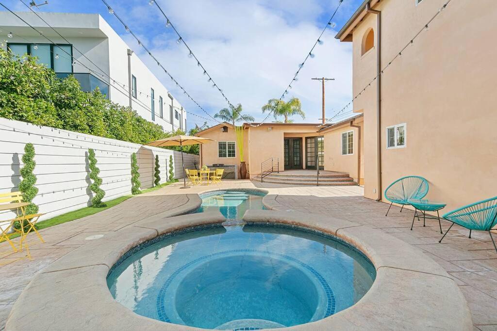Beverly Grove Spanish Oasis with Pool and detached Guest House