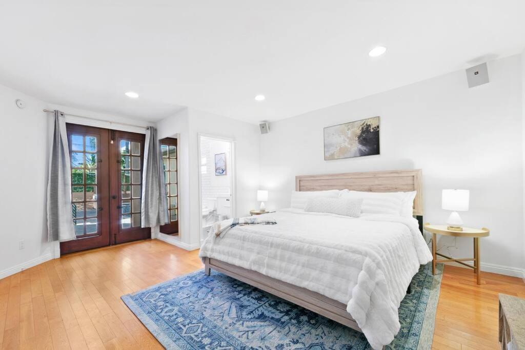 Beverly Grove Spanish Oasis with Pool and detached Guest House