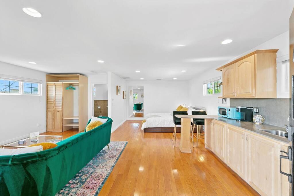 Beverly Grove Spanish Oasis with Pool and detached Guest House