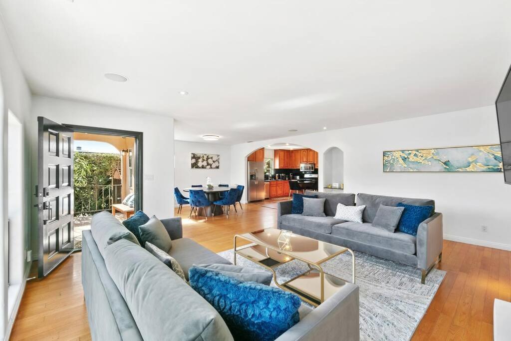 Beverly Grove Spanish Oasis with Pool and detached Guest House