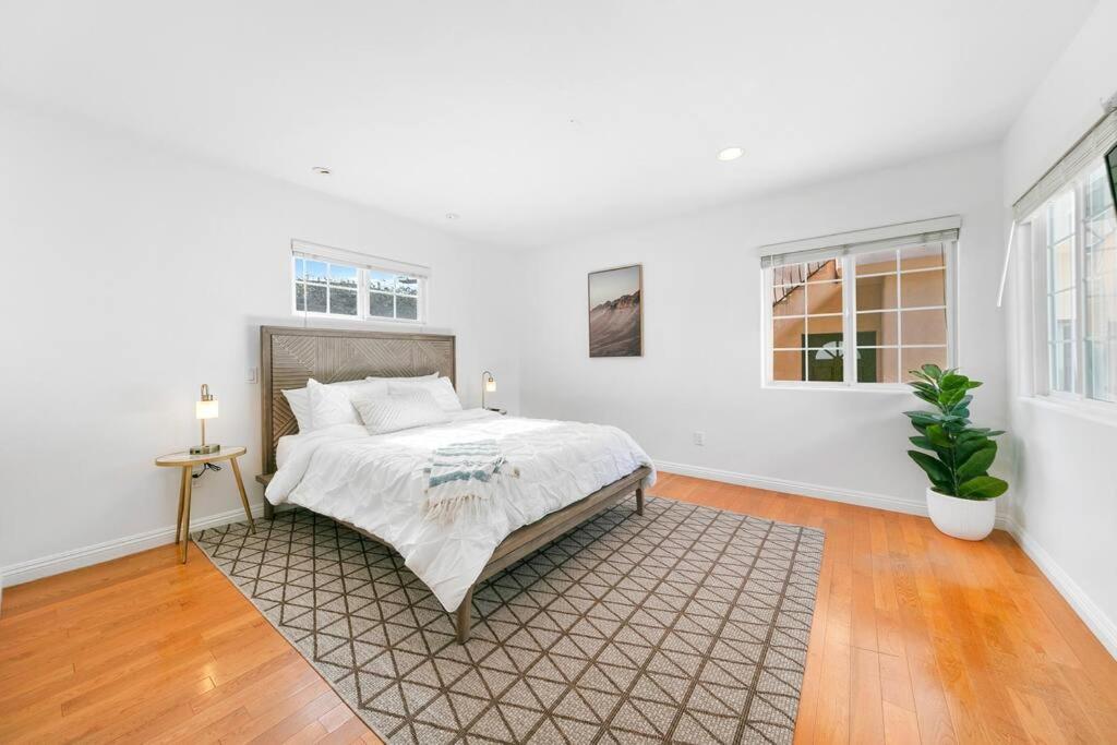 Beverly Grove Spanish Oasis with Pool and detached Guest House