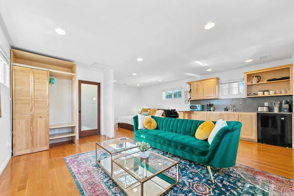 Beverly Grove Spanish Oasis with Pool and detached Guest House