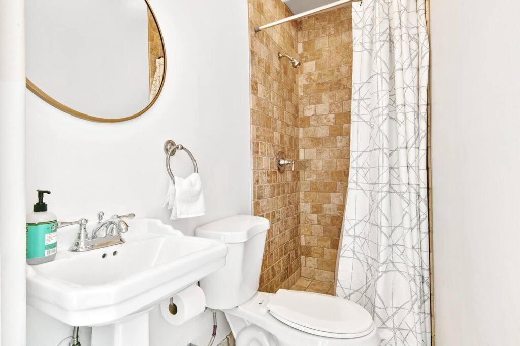 Beverly Grove Spanish Oasis with Pool and detached Guest House
