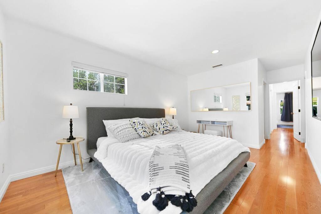 Beverly Grove Spanish Oasis with Pool and detached Guest House
