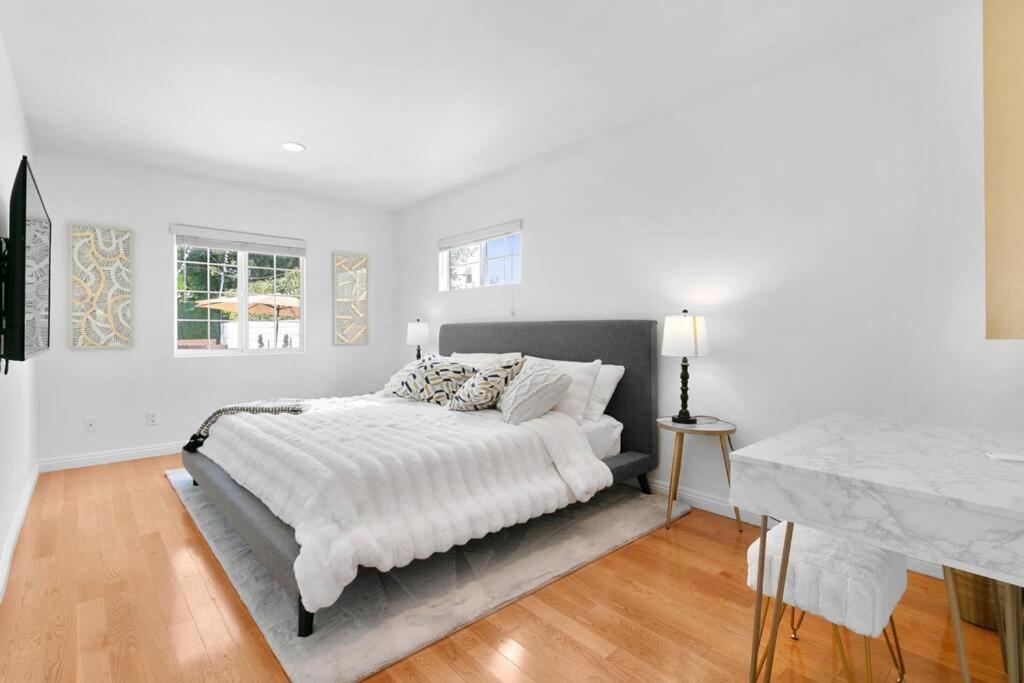 Beverly Grove Spanish Oasis with Pool and detached Guest House