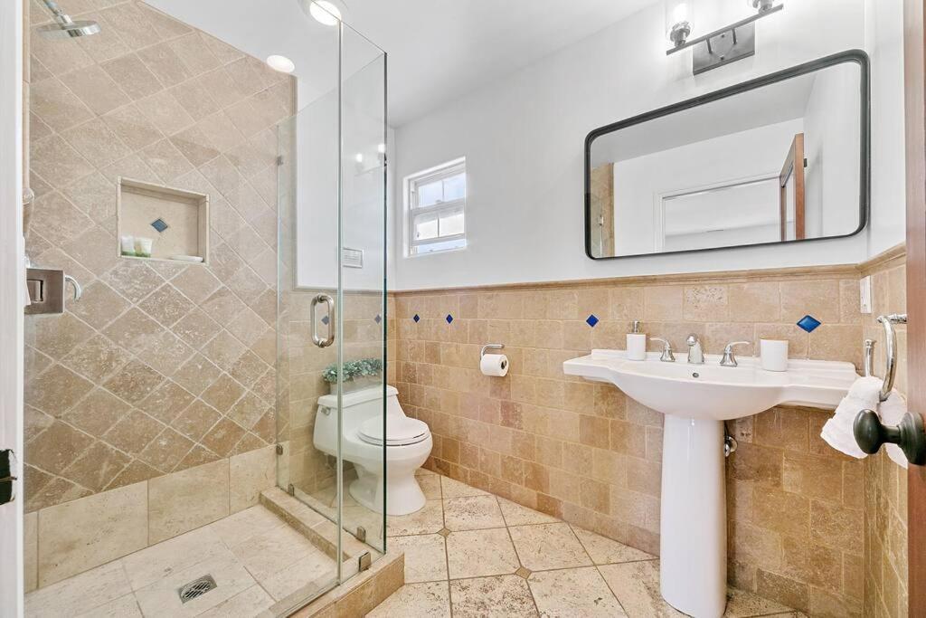 Beverly Grove Spanish Oasis with Pool and detached Guest House