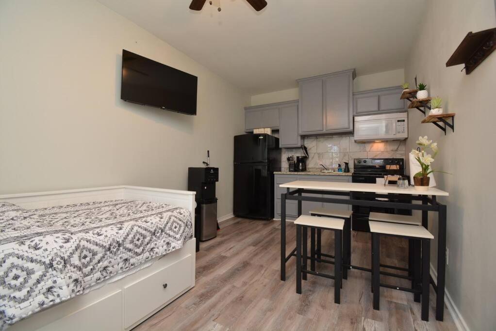 SuperValue Suite #3 @ East End Revitalized view 4