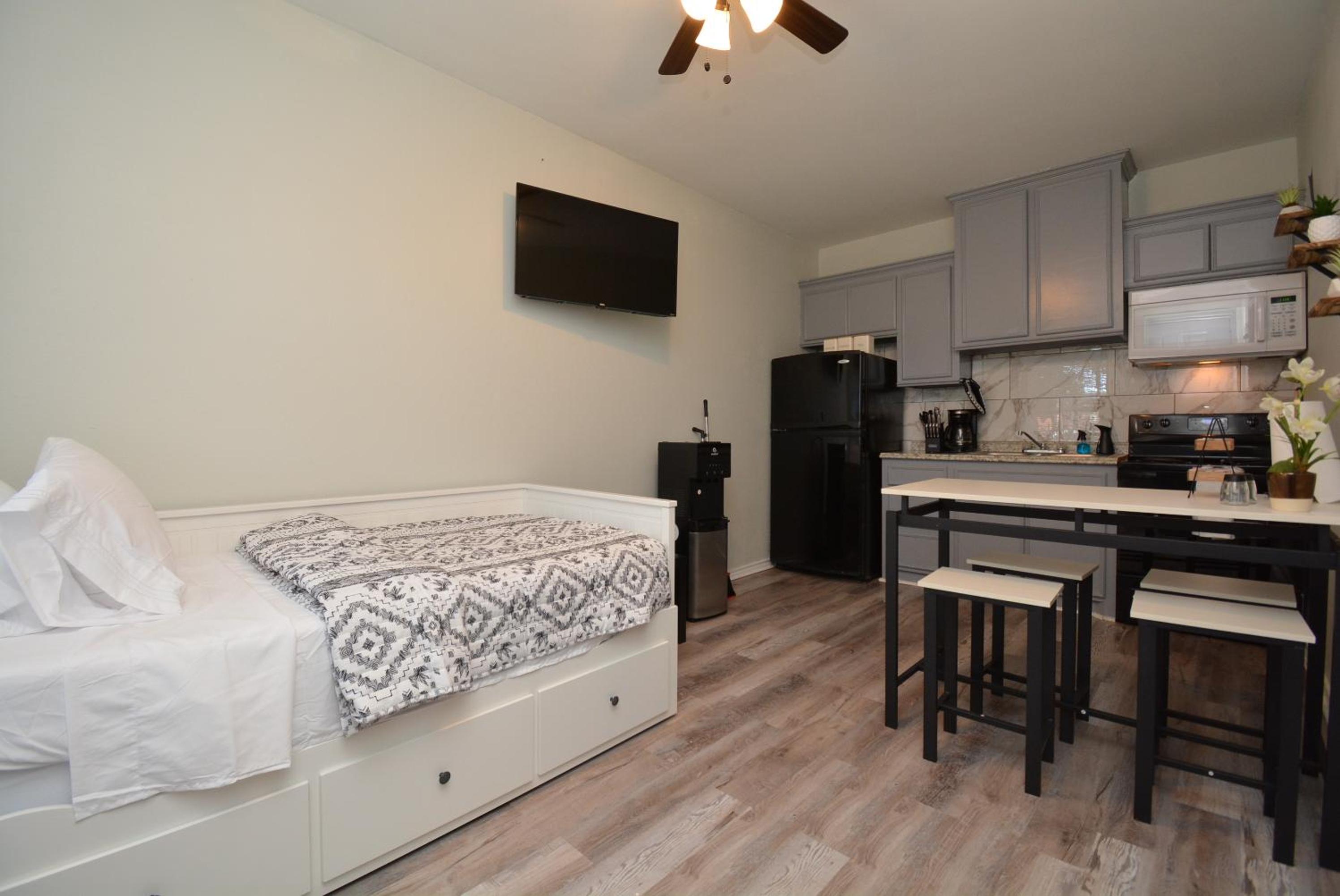 SuperValue Suite #3 @ East End Revitalized view 5