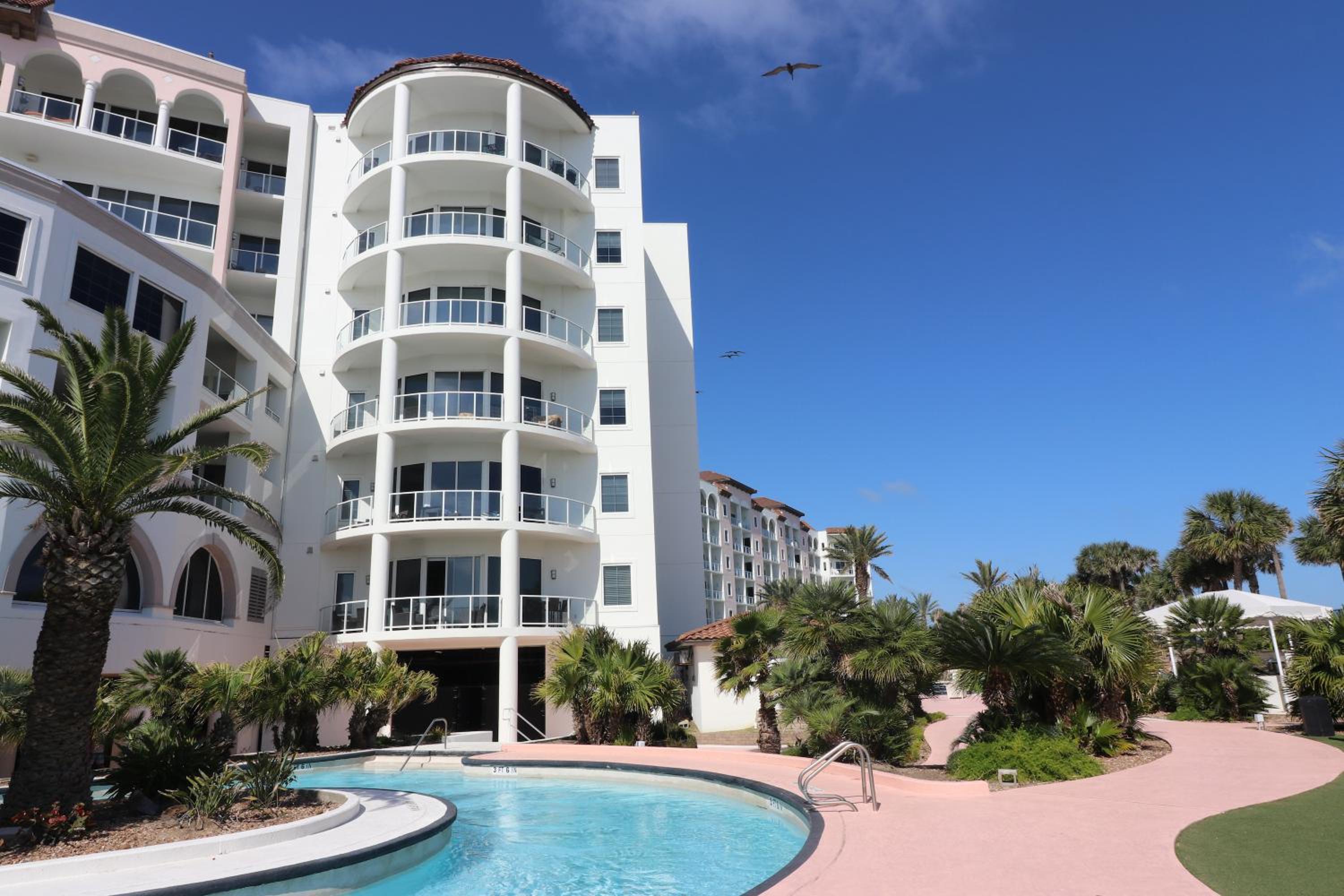 Hotel Beachfront Laid Back and Luxurious Diamond Beach Condo - Amazing Pools Amenities - Image 1