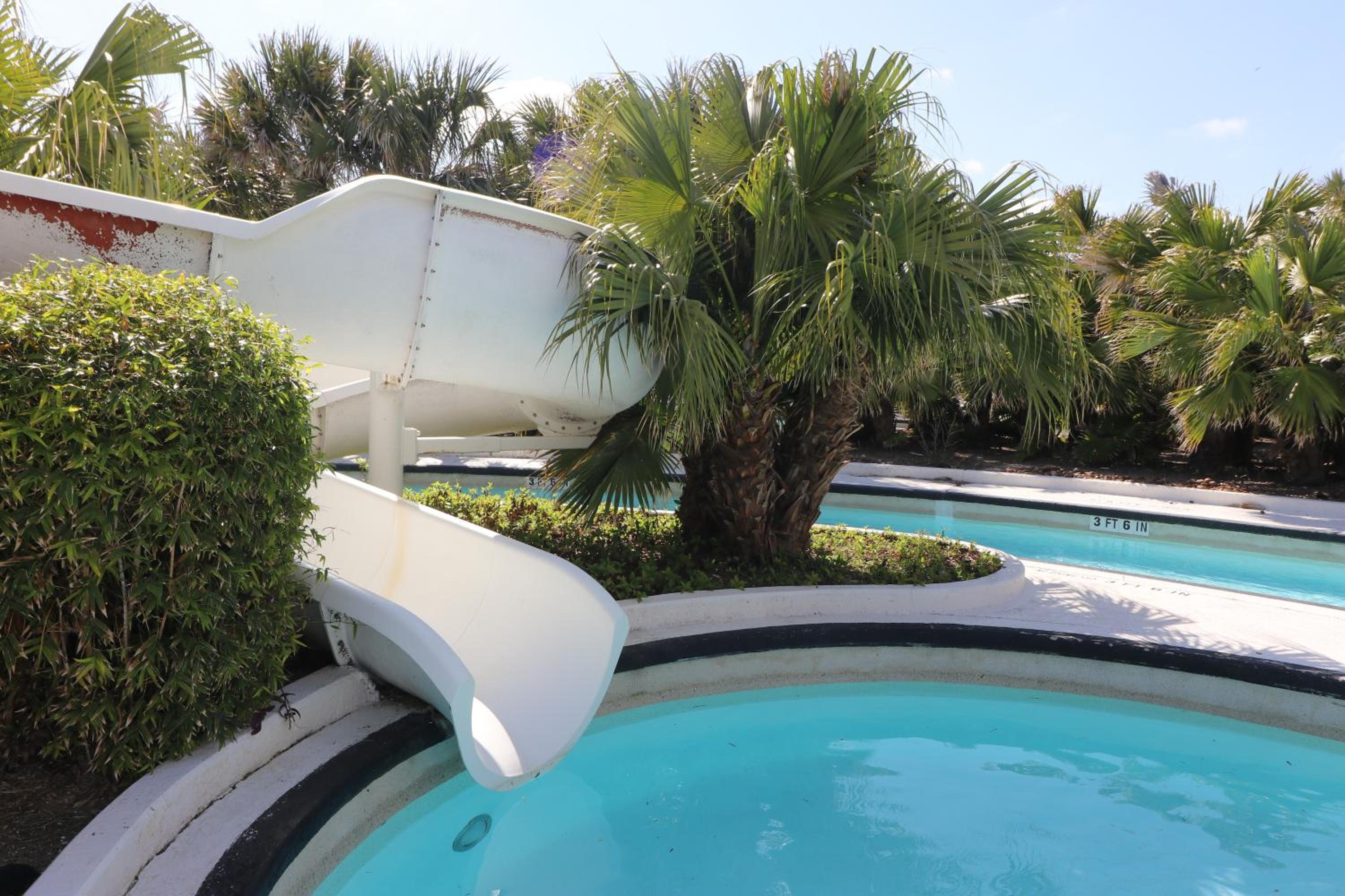 Beachfront Laid Back and Luxurious Diamond Beach Condo - Amazing Pools Amenities view 4