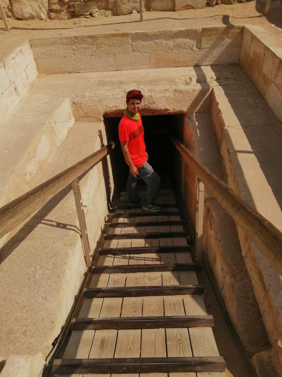Jana Pyramids view inn