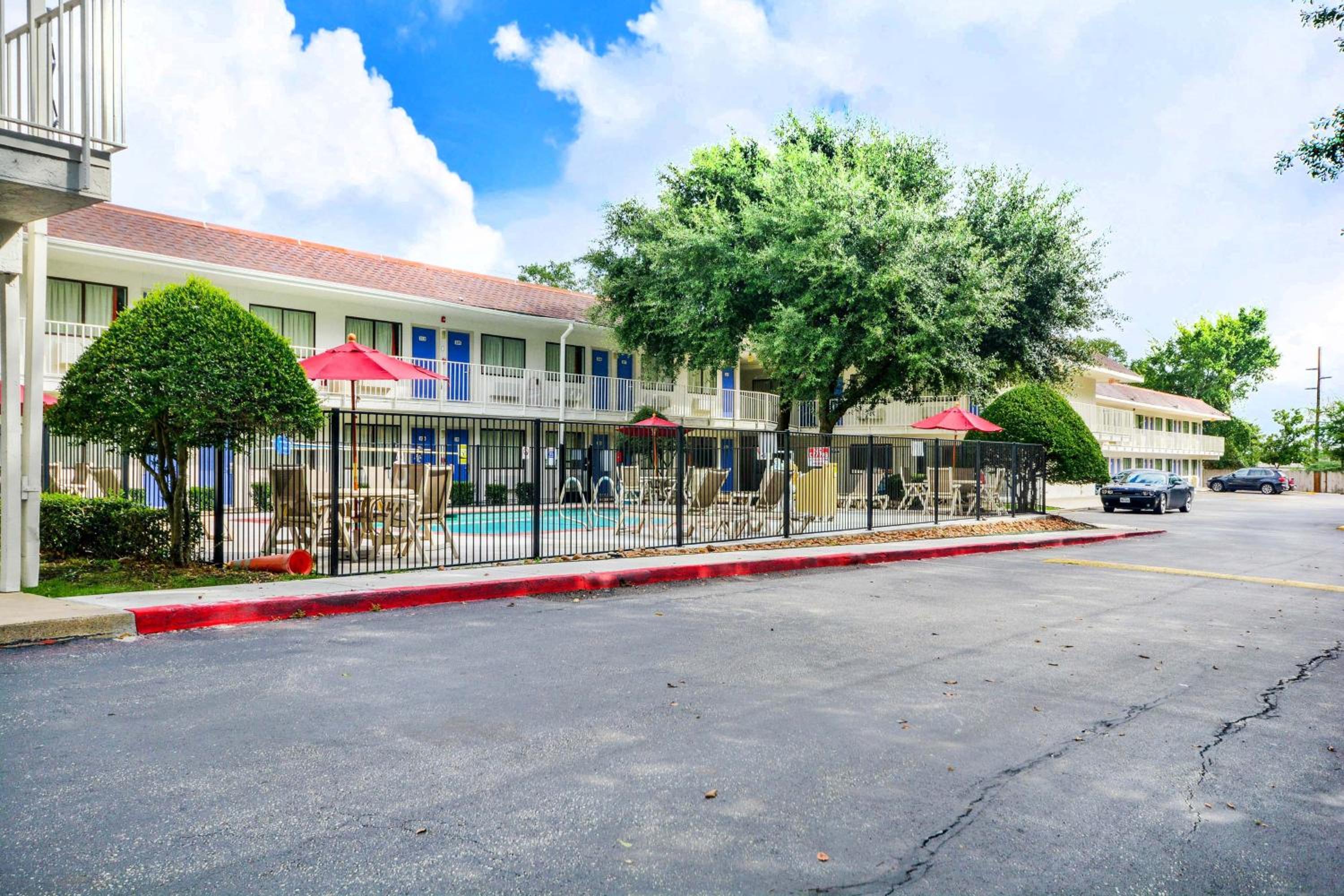 Huntsville Vacations - Motel 6-Huntsville, TX - Property Image 45