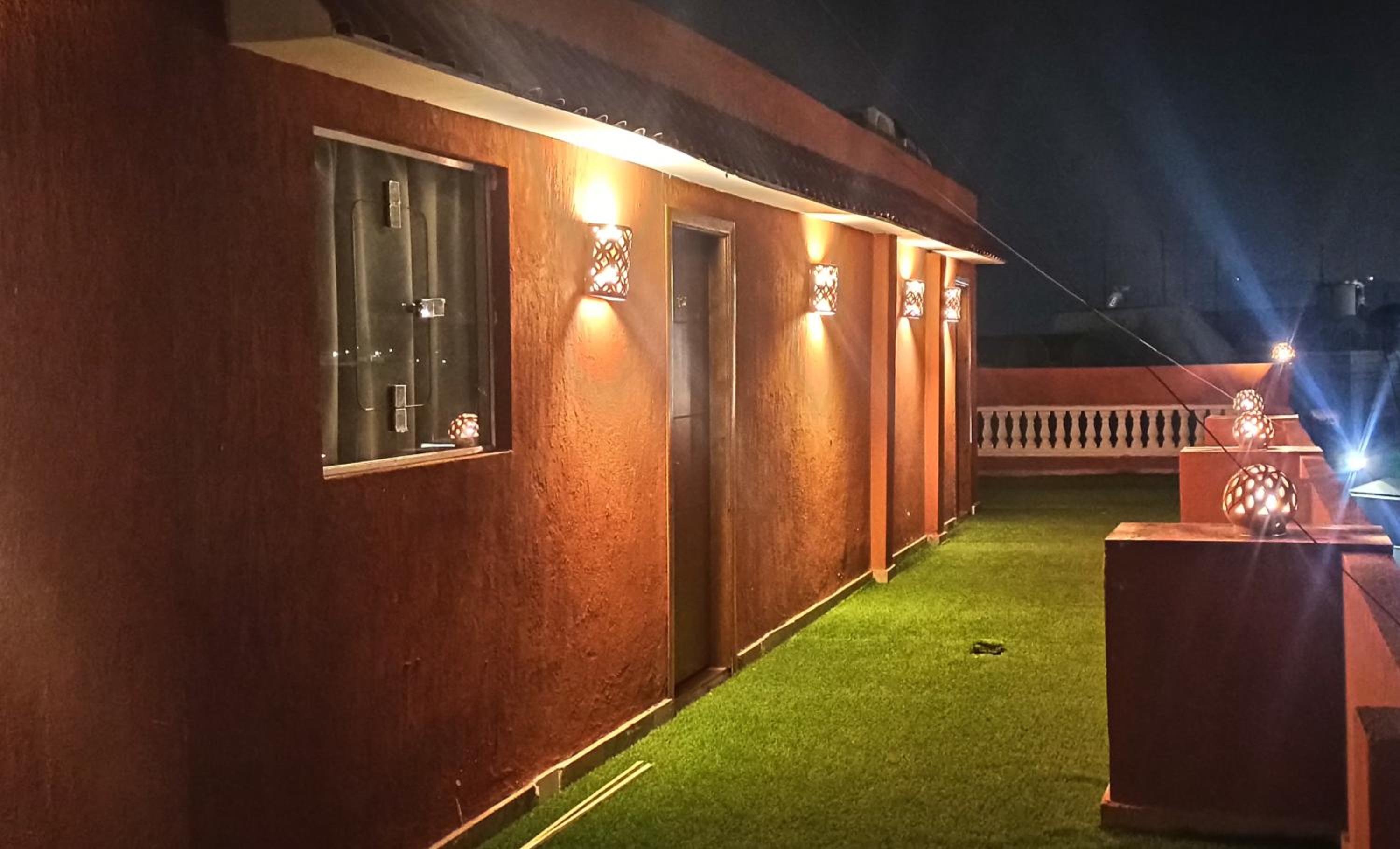Grand Pyramids Inn