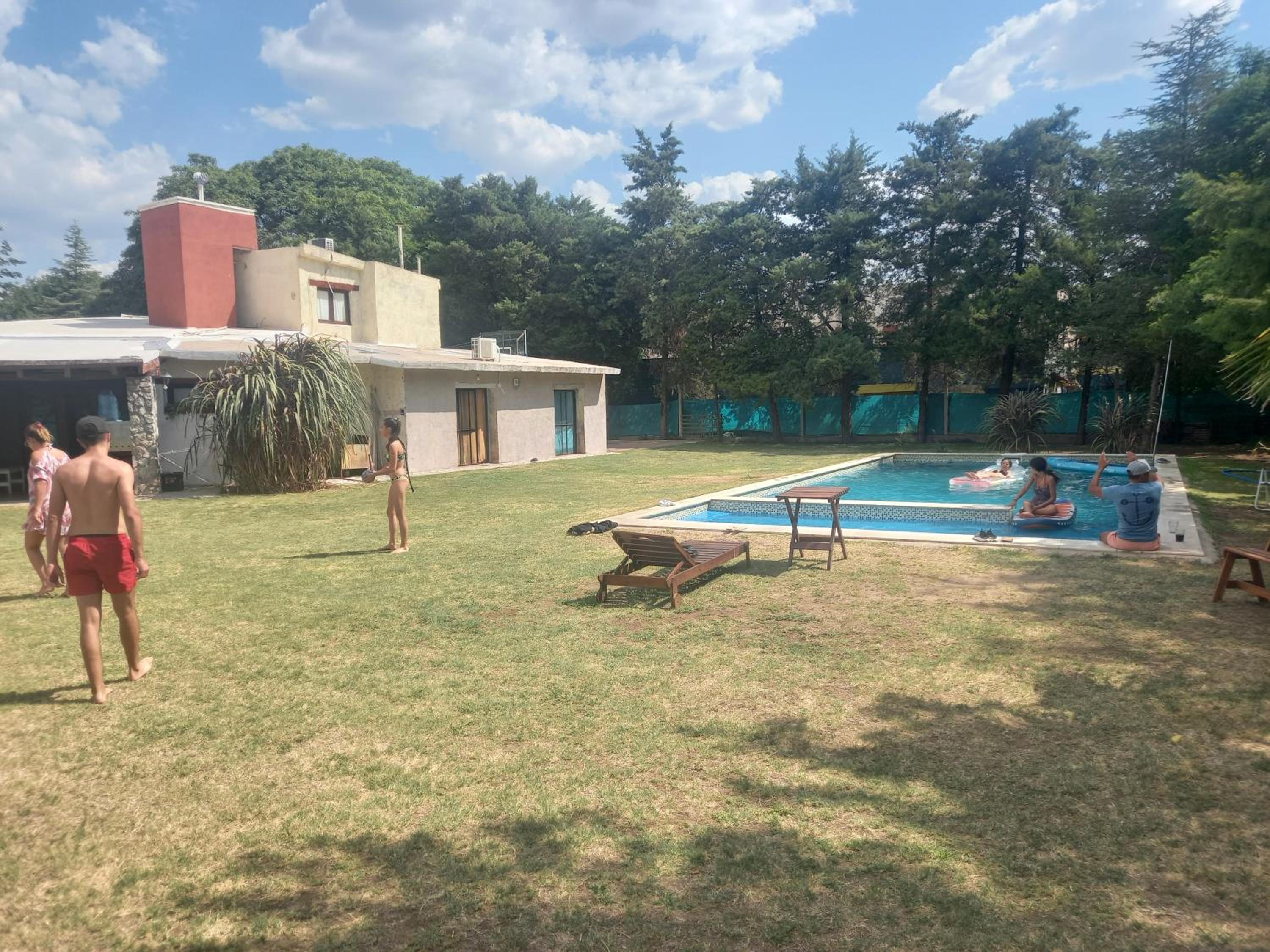 Alojamiento en casa quinta, habitación privada