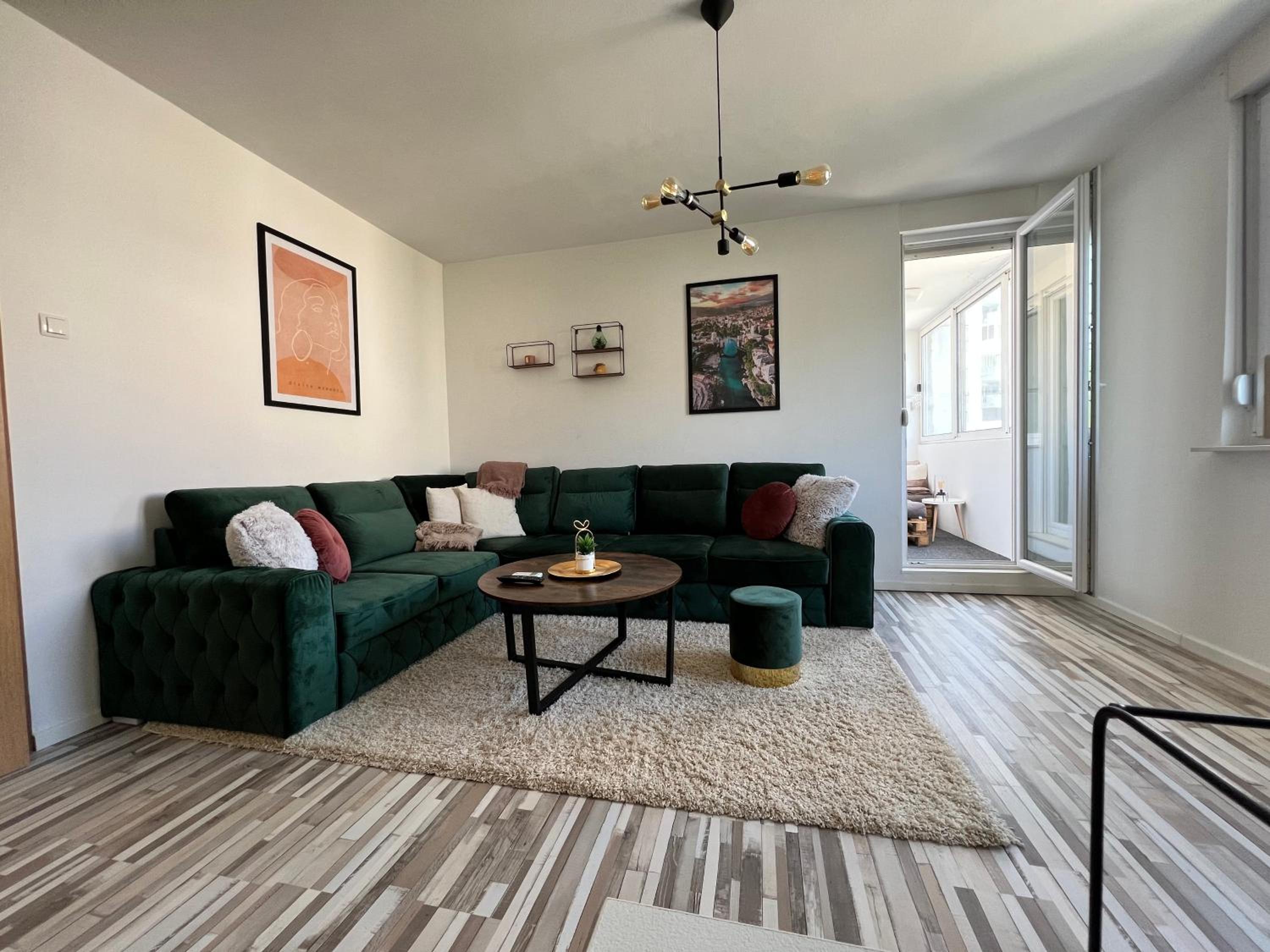 Apartment near old town view 5
