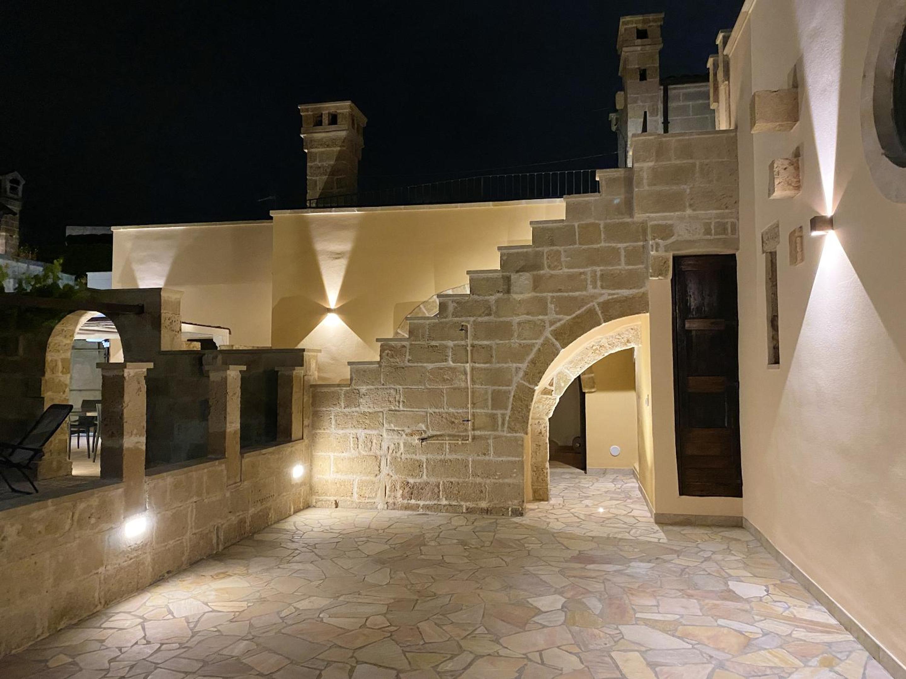 Comfortable House with Fenced Garden - Surano - Fireplace